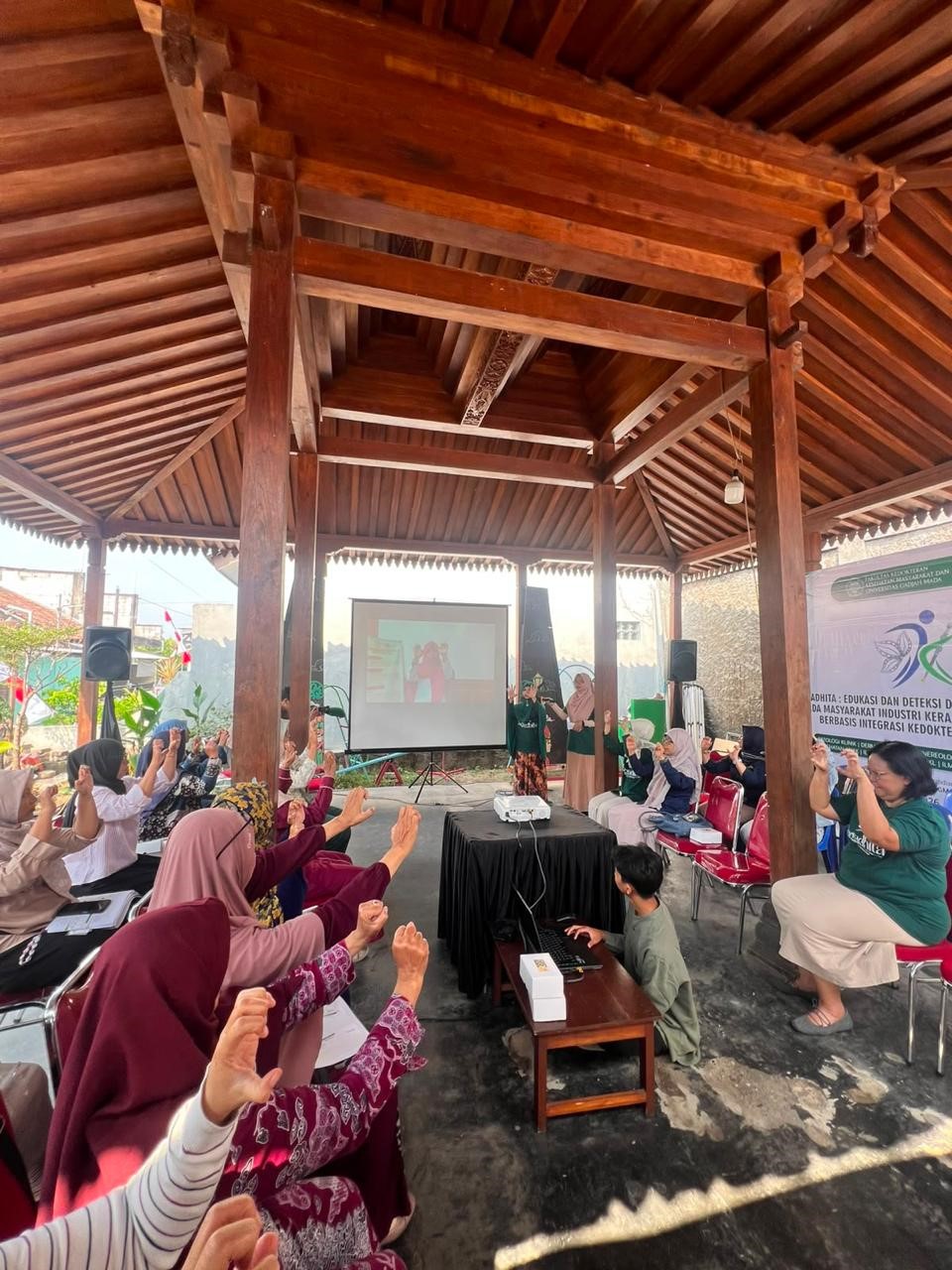 FK-KMK UGM Dorong Kesehatan Kerja Pengrajin Perak Kotagede melalui Program Jagadhita